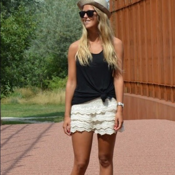 Stich and Co Chic Black Shorts With Cream Belt